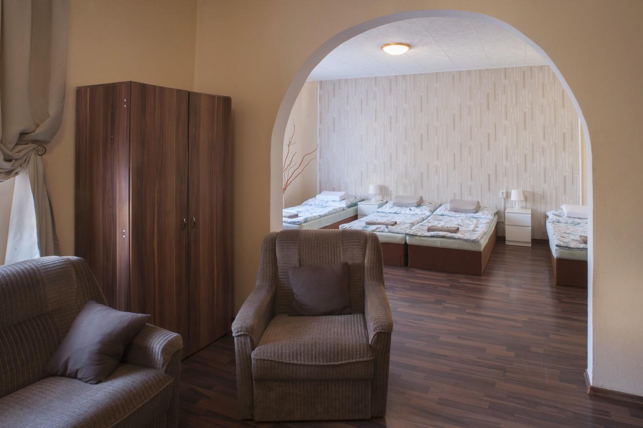 Penzion "U Nadrazi" Horšovský Týn Exterior foto